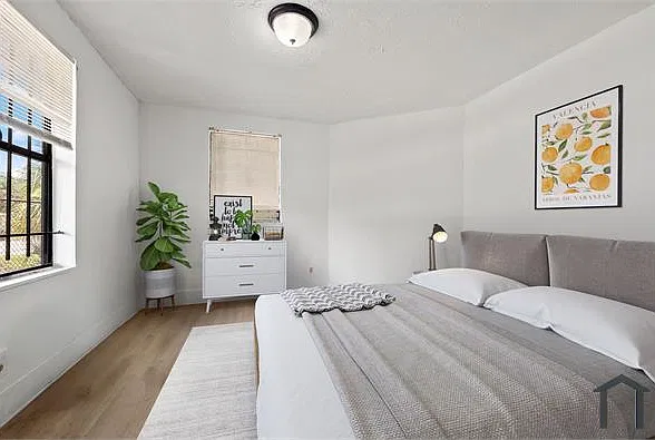 3 bed, 900 sqft, $995 — Photo 2