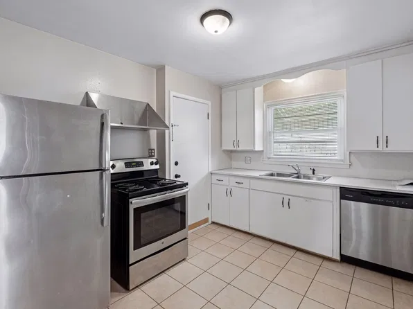 1664 Ford Pkwy #U, Saint Paul, MN 55116