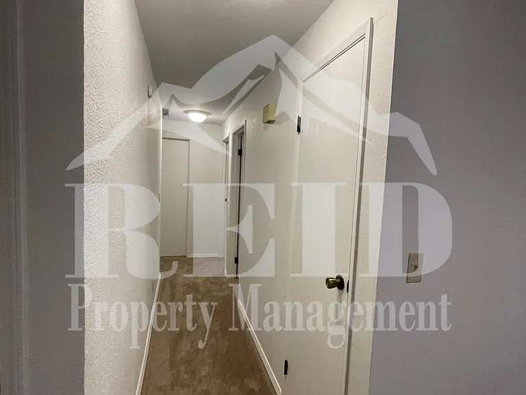 512 S Constitution Ave — Photo 11