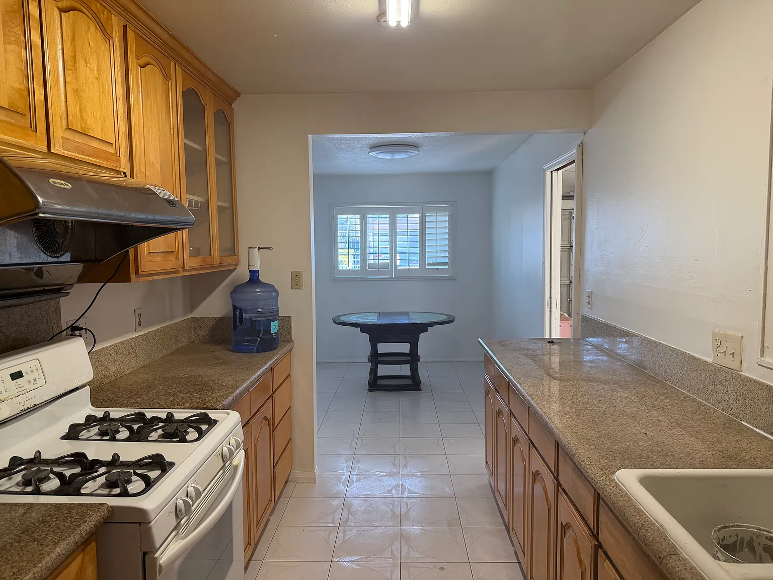 4 bed, 1014 sqft, $3,400 — Photo 2