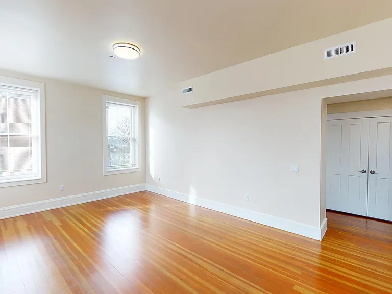 100 E Clifton Ave — Photo 6
