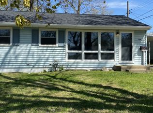 8 Madison Dr, Decatur, IL 62521