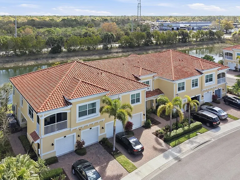 4304 Expedition Way — Photo 2