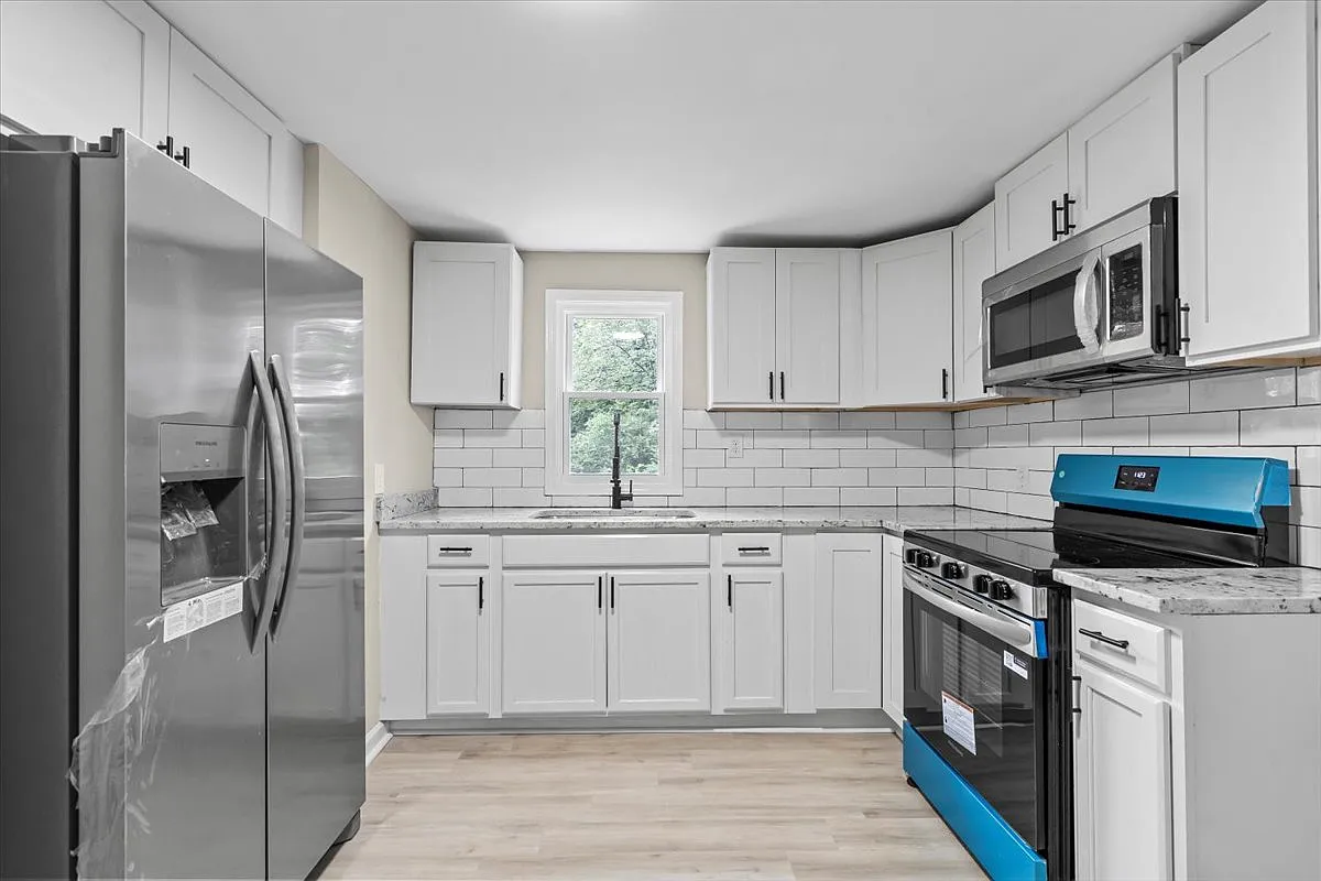 2 bed, 910 sqft, $1,300 — Photo 2