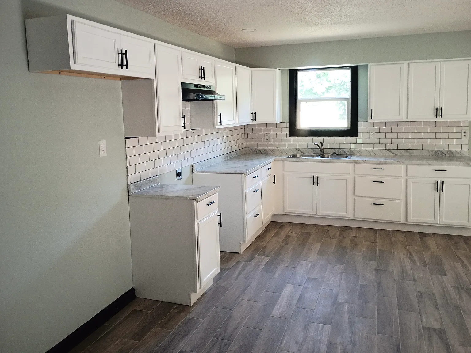 3 bed, $1,350 — Photo 4