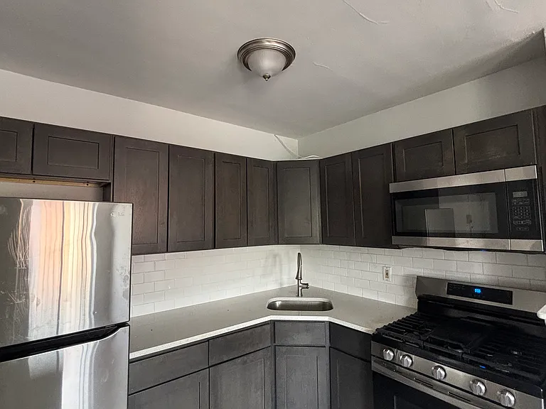 538 W 7th St #B1 — Photo 8