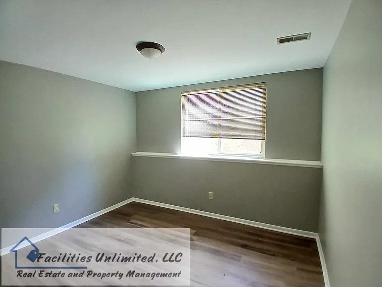 4515 Seaway Cir — Photo 16