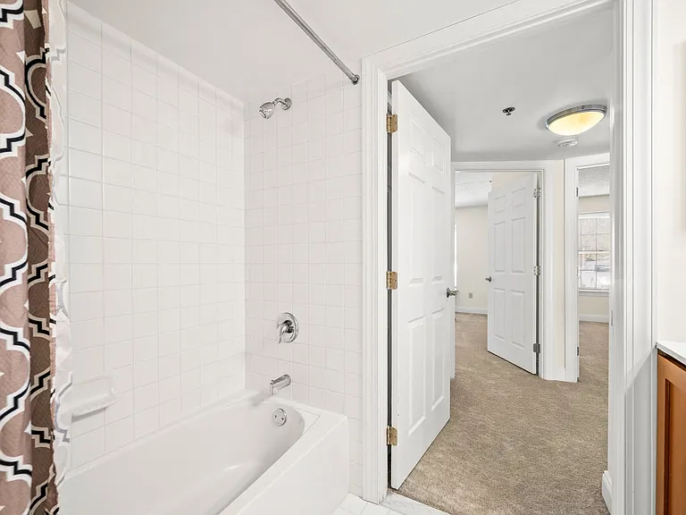 Chaddwell Apartments — Photo 11