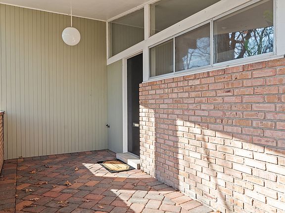 2nd image of 1434 Woodridge Ct