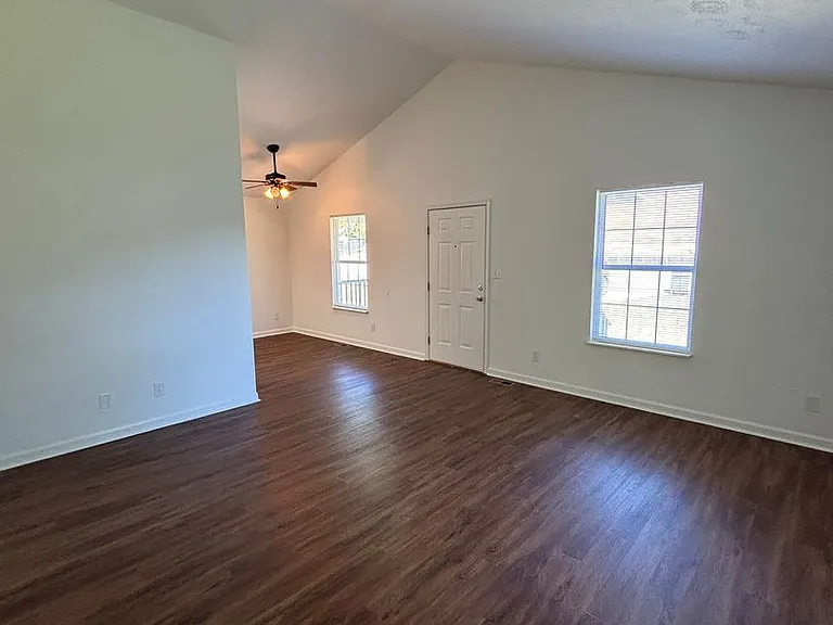 1712 Delaware Ave — Photo 6