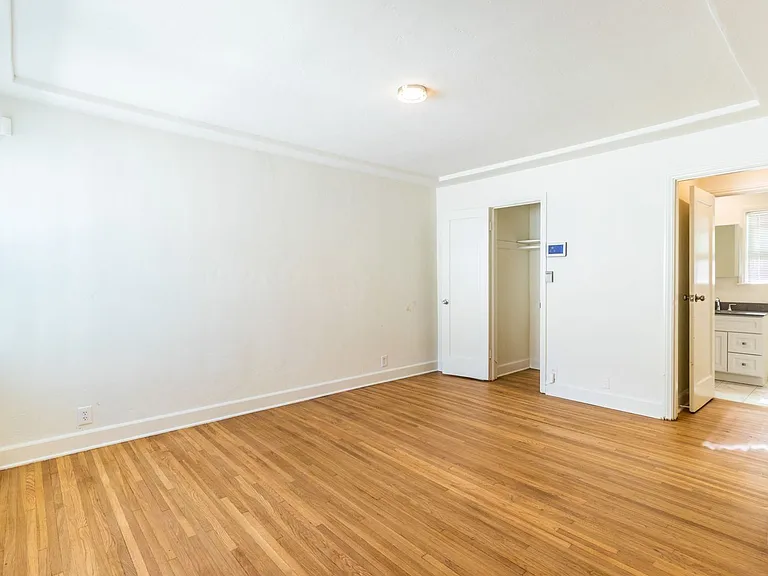 6341 Templeton St — Photo 4