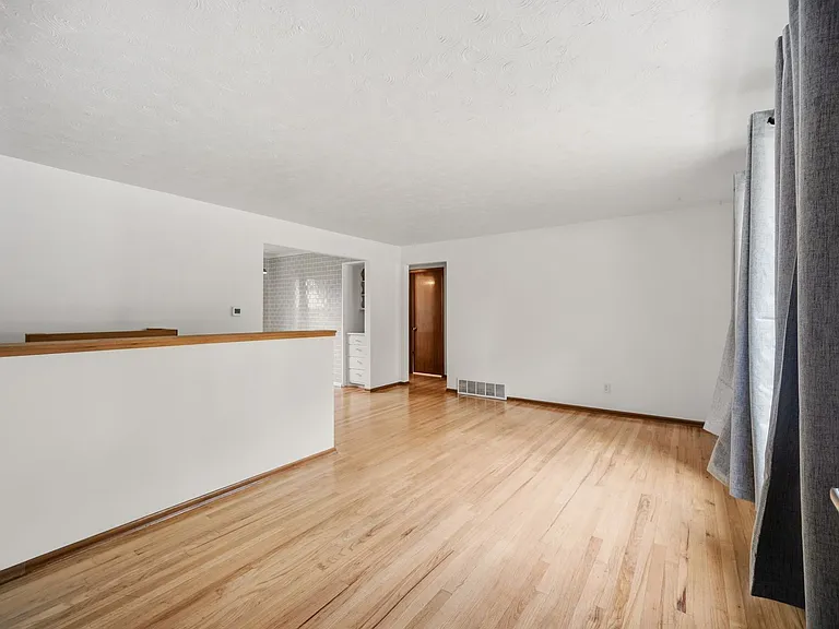 2925 W Northwest Blvd — Photo 20
