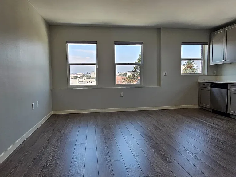 Grand View Apartments — Photo 12