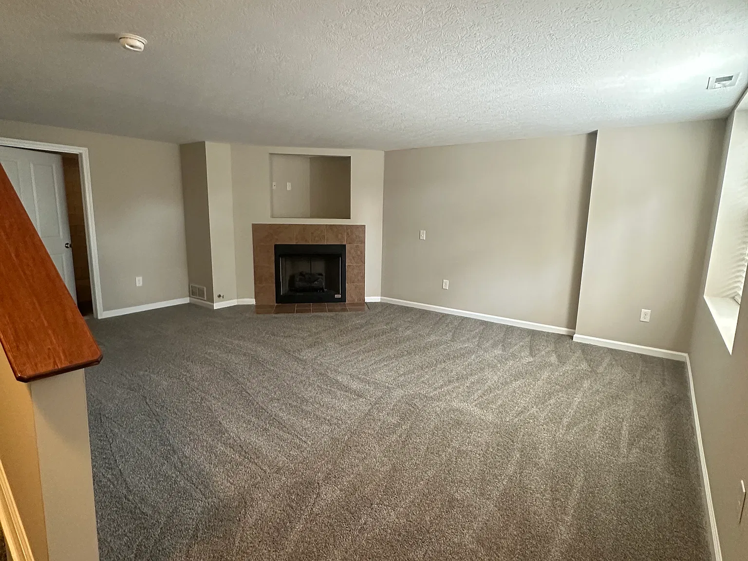2 bed, 2.5 bath, 1945 sqft, $2,300 — Photo 4