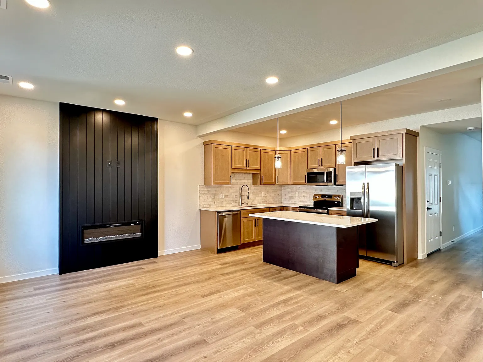 3 bed, 2.5 bath, 1500 sqft, $2,300 — Photo 4