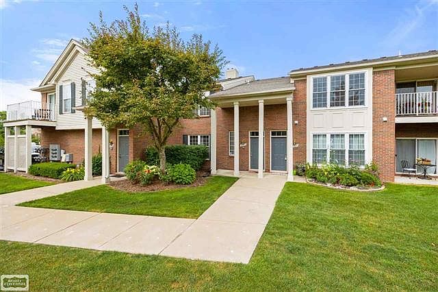 1st image of 43932 Elm Dr
