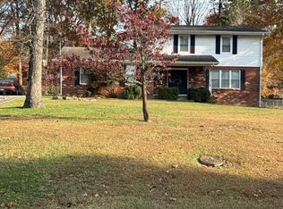 3923 Glen Oaks Dr, Maryville, TN 37804