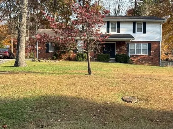 3923 Glen Oaks Dr, Maryville, TN 37804