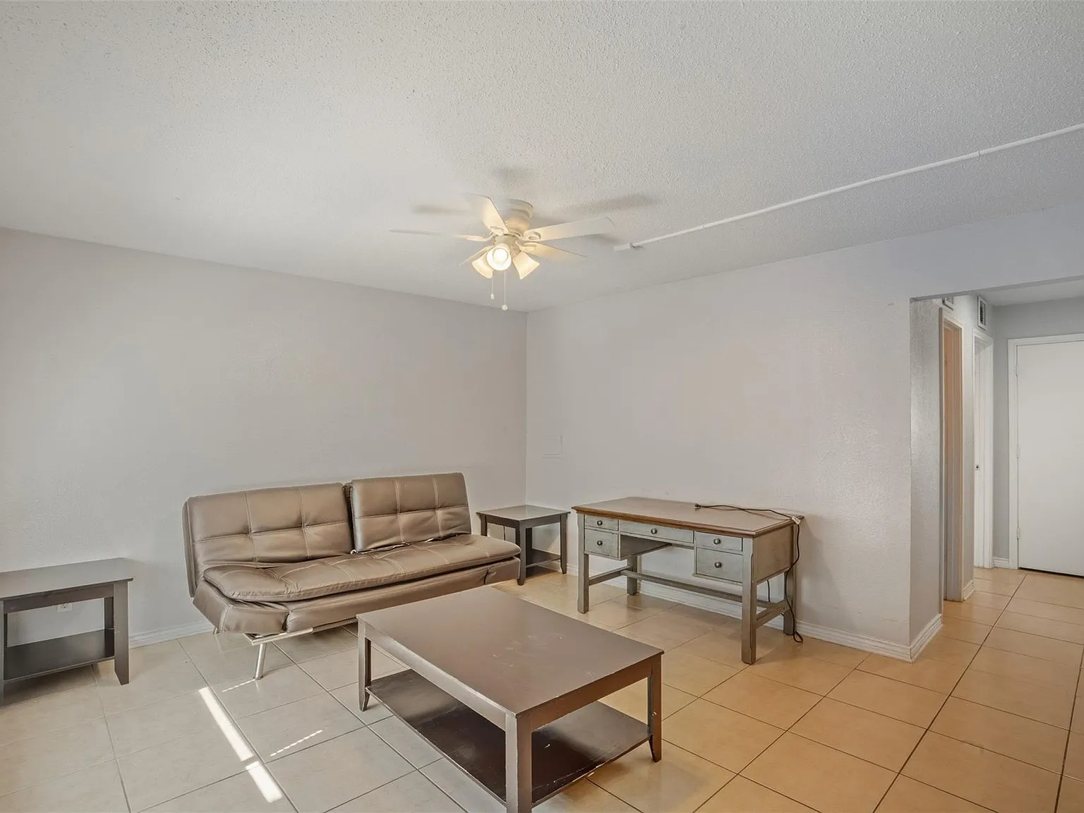 2 bed, 880 sqft, $1,550 — Photo 2