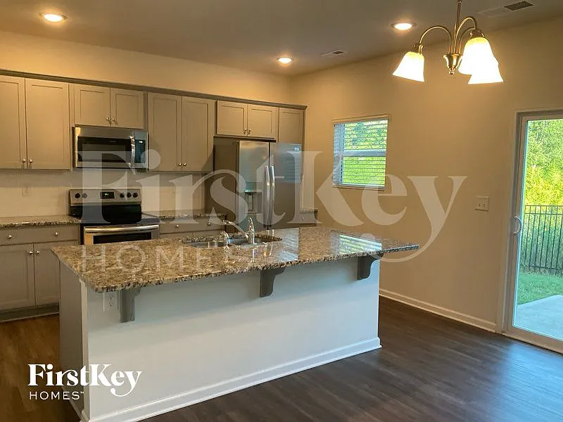 4 bed, 2.5 bath, 1841 sqft, $2,340 — Photo 4