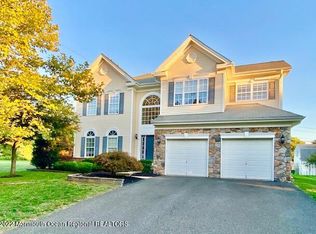 24 Skurka Ct, Sayreville, NJ 08872
