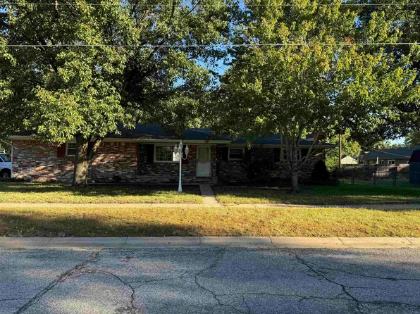 2612 W 27th St N, Wichita, KS 67204