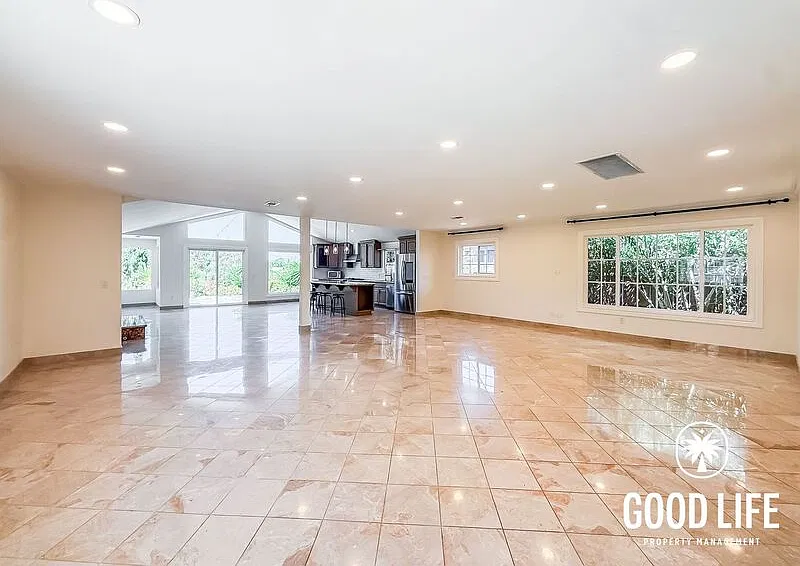 4 bed, 3.0 bath, 2204 sqft, $6,200 — Photo 4