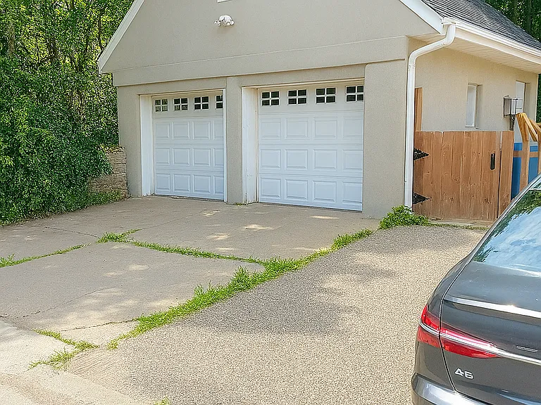 728 Wayzata Blvd E — Photo 6