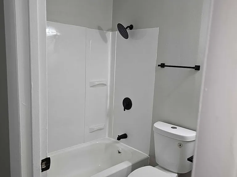 Avery Apartments — Photo 18