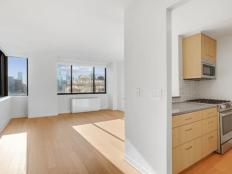 Columbus Cir #N7G — Photo 1