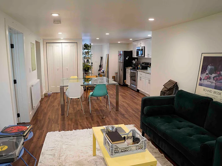 780 Forest St #D — Photo 3