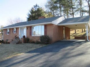 913 Preston Dr, Staunton, VA 24401