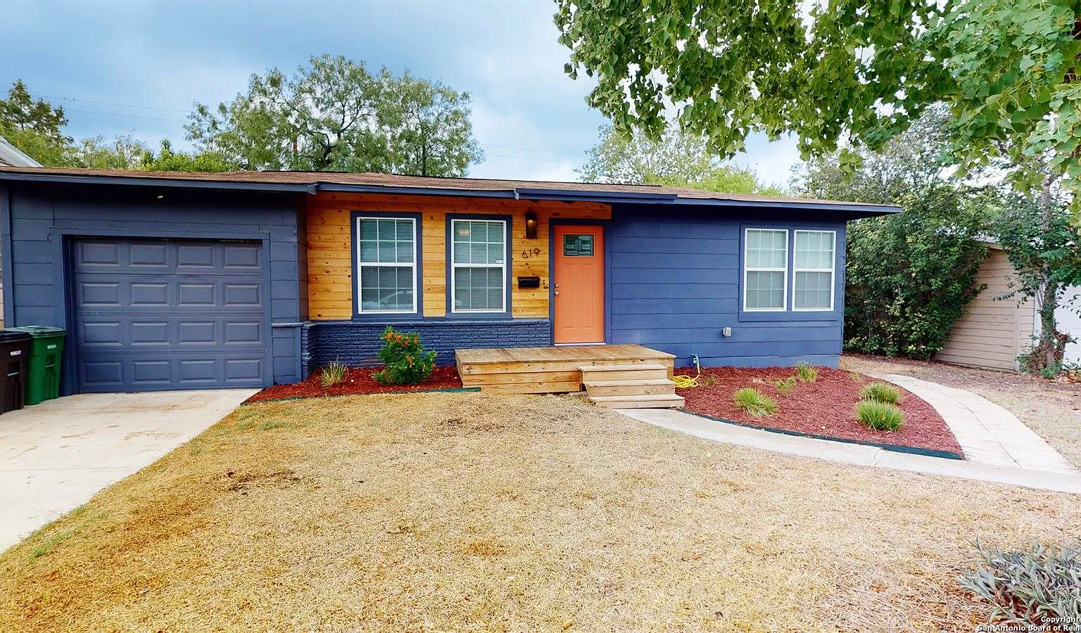3 bed, 1053 sqft, $1,590 — Photo 1