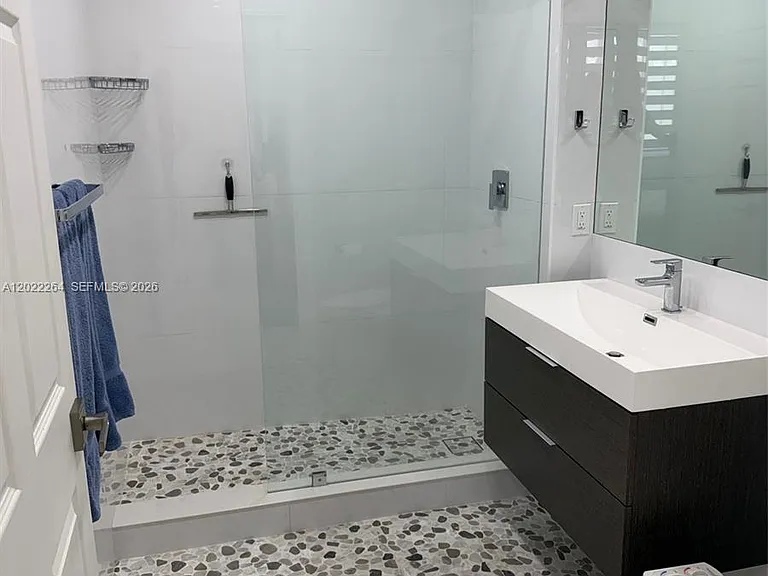 115 Mendoza Ave #201 — Photo 12