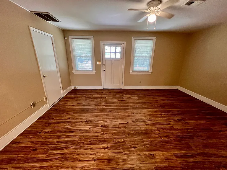 4126 Beecliff Dr — Photo 2