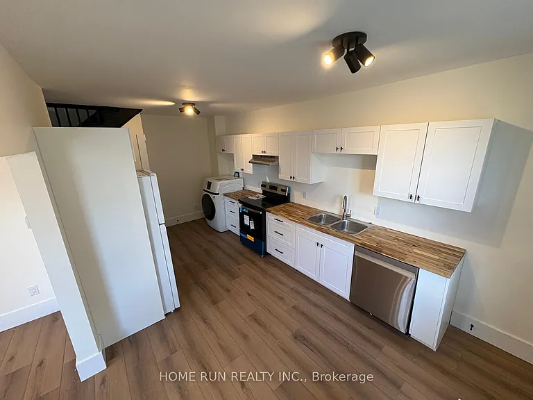 47 A Madawaska St — Photo 9