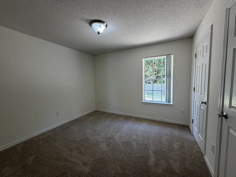 562 Batten Blvd — Photo 16