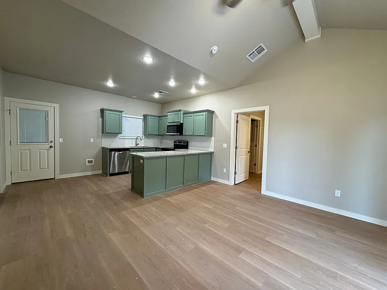 509 W Oregon Ave — Photo 2