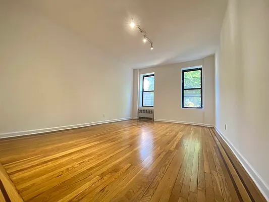 Rented by Lang Realty LLC | media 18