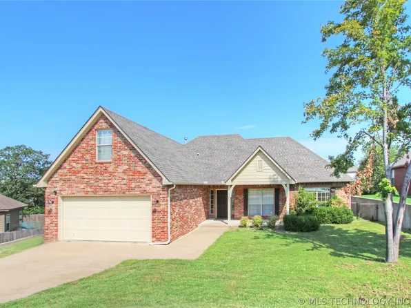 4026 S Rolling Oaks Dr, Tulsa, OK 74107