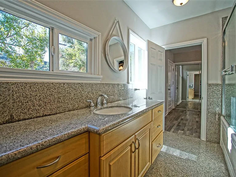 3915 Fredonia Dr — Photo 21