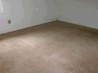 1009 N Hill Rd, Fayetteville, NC 28303