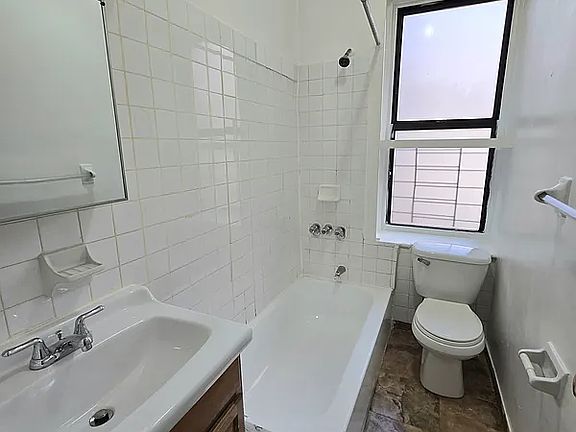 5th image of 1340 Merriam Ave APT A4
