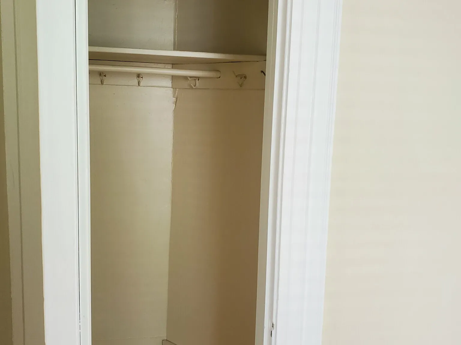 Studio, 1.0 bath, 300 sqft, $2,350 — Photo 4