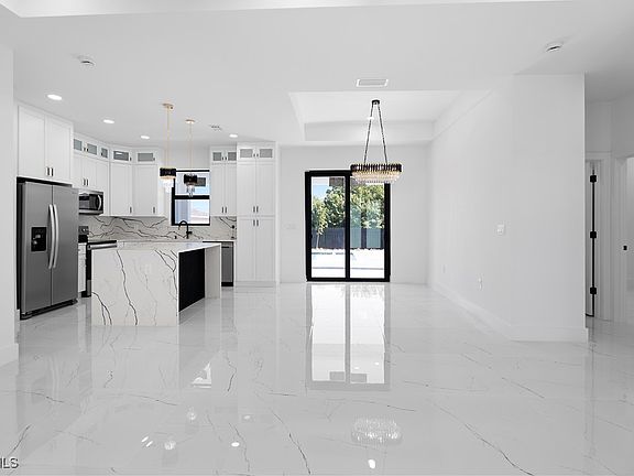 3rd image of 1625 Nelson Rd N