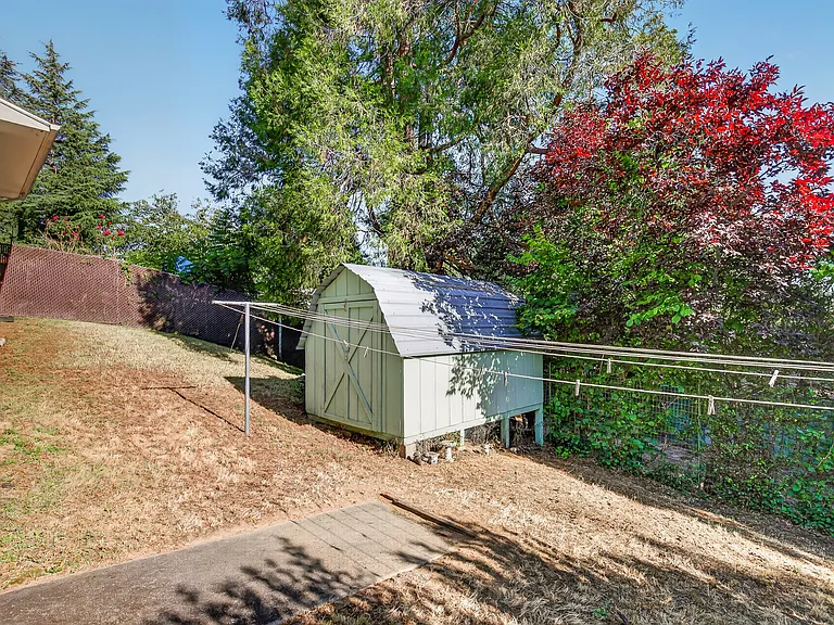 655 Altamont St — Photo 19