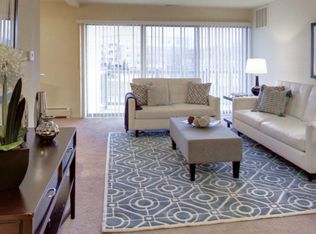 400 W Rand Rd APT C205, Arlington Heights, IL 60004