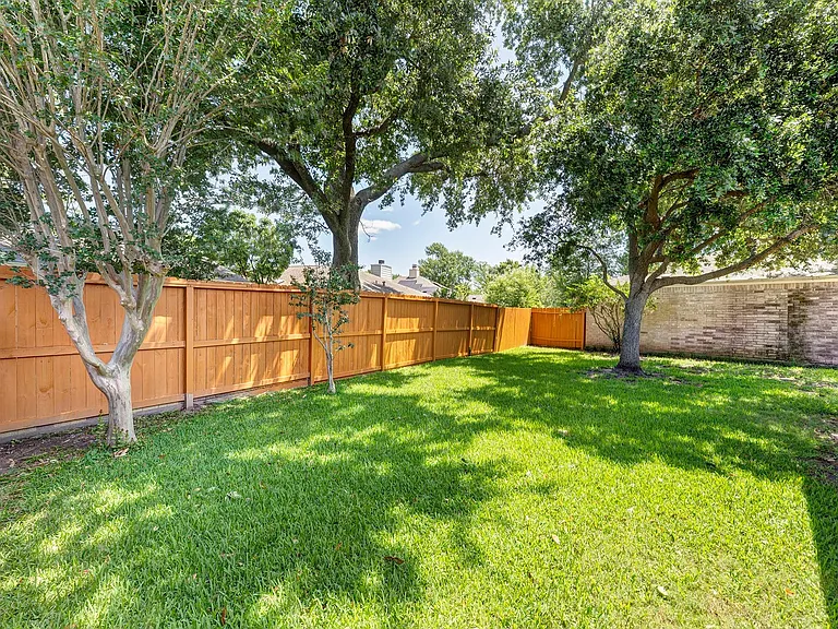 18506 Glen Briar Ln — Photo 18