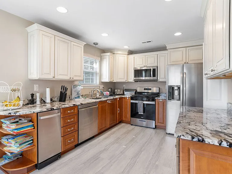 81 Kirkwood Dr — Photo 12