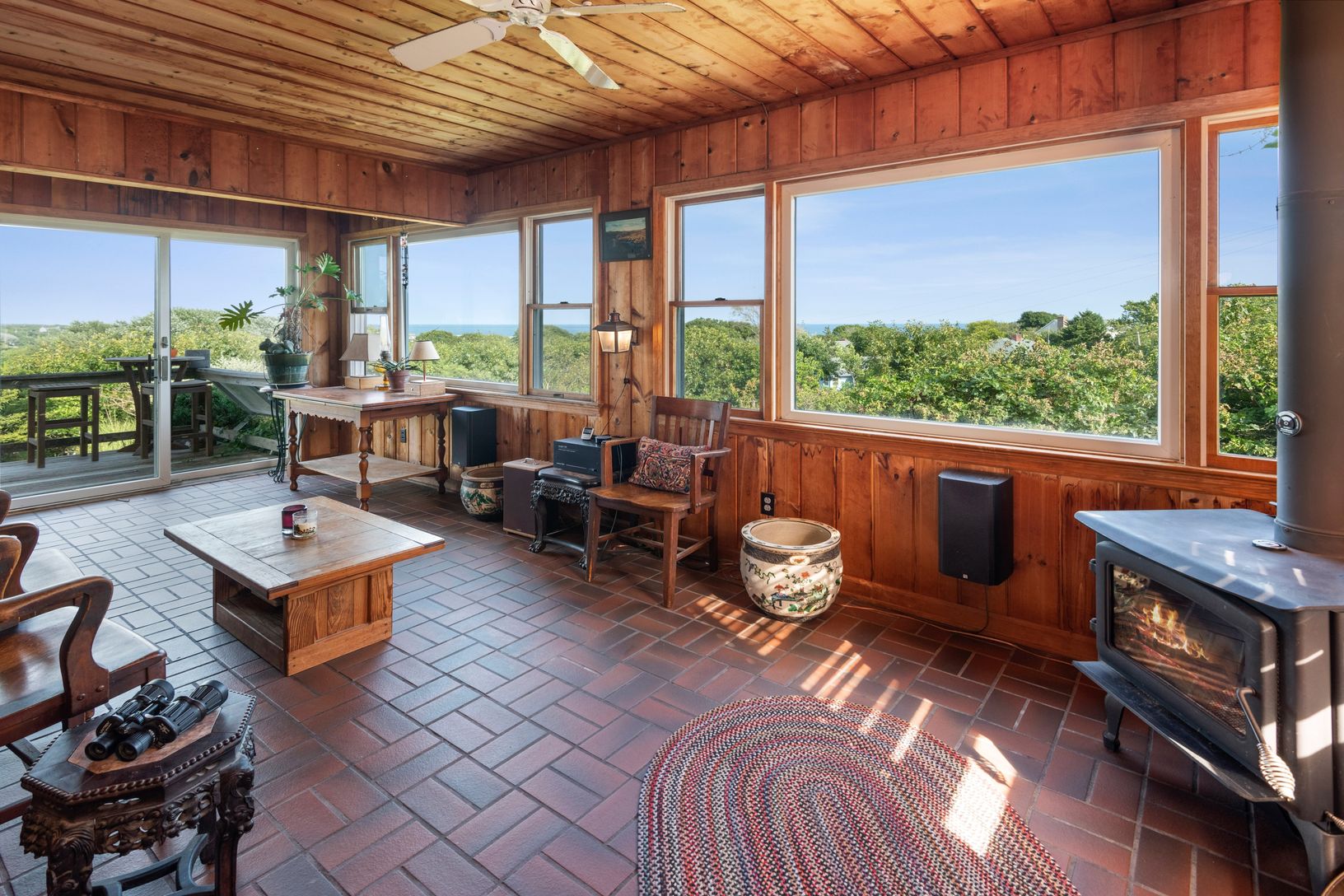  Living with ocean views